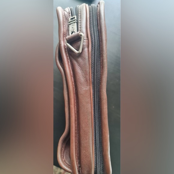 Tumi Brown leather crossbody with two straps - Picture 4 of 8